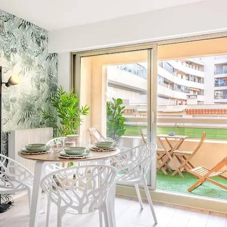 Superbe T1 Bis - A 20m De La - Refait A Neuf