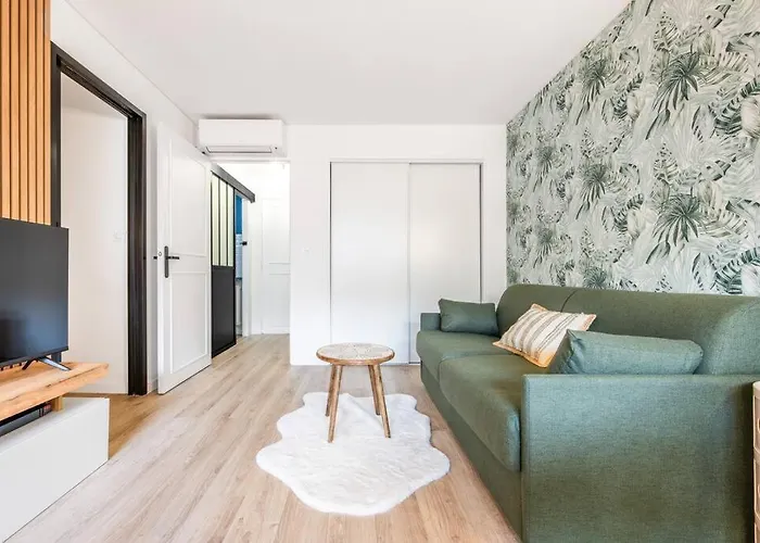 Superbe T1 Bis - A 20m De La - Refait A Neuf Сен-Рафаэль