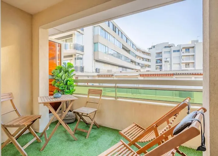 Superbe T1 Bis - A 20m De La - Refait A Neuf *