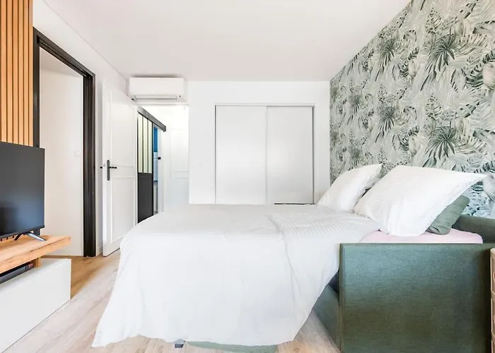 Superbe T1 Bis - A 20m De La - Refait A Neuf *